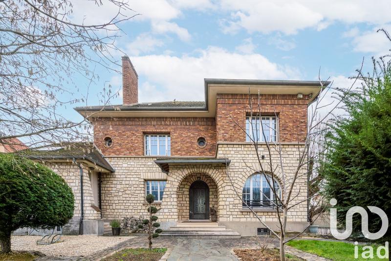 Maison - 369 m² - 12 pièces