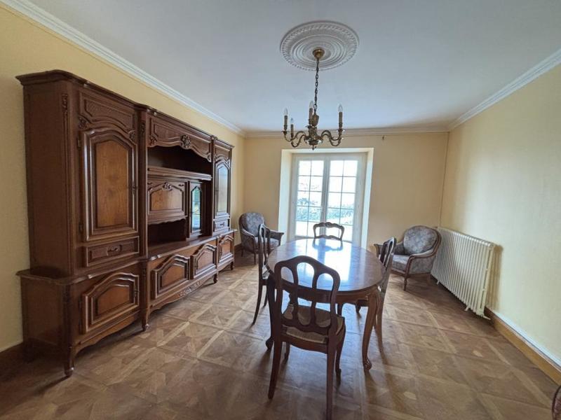 Maison - 216 m² - 11 pièces