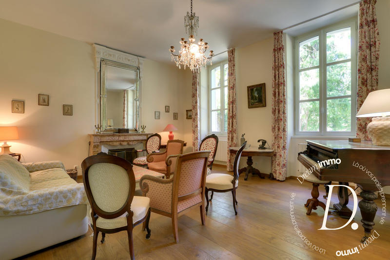 Maison - 408 m² - 12 pièces