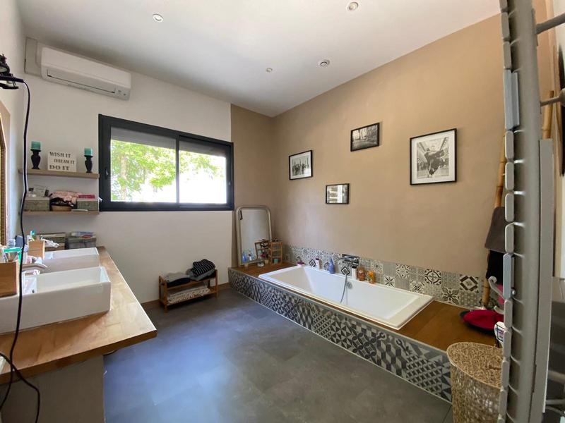 Maison contemporaine - 240 m² - 9 pièces