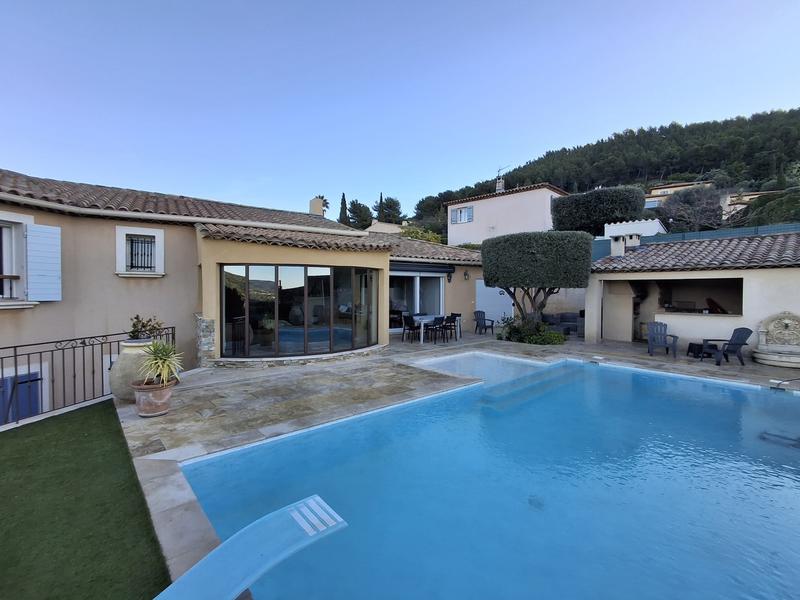 Maison - 212 m² - 8 pièces