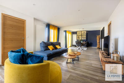 Maison - 173 m² - 9 pièces