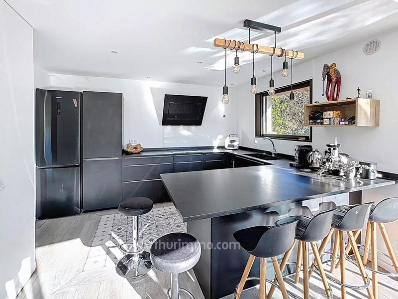 Maison - 201 m² - 8 pièces