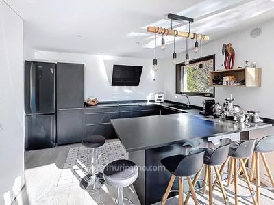 Maison - 201 m² - 8 pièces