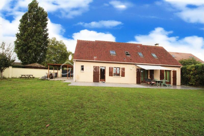 Maison traditionnelle - 139 m² - 7 pièces