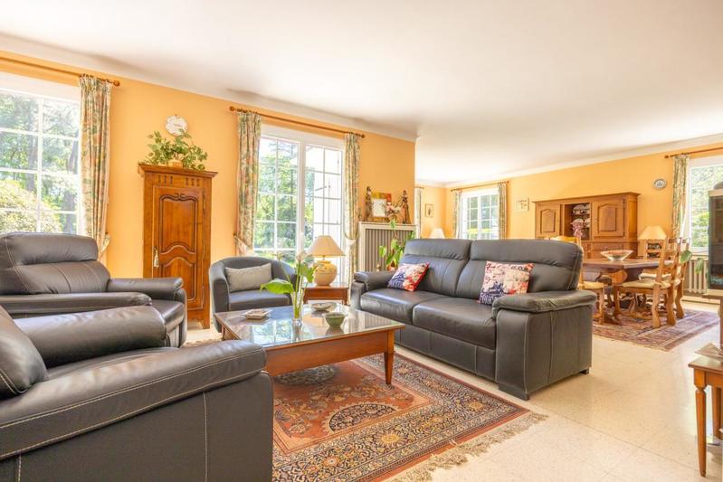 Maison - 230 m² - 6 pièces