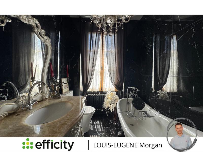 Demeure - 235 m² - 10 pièces