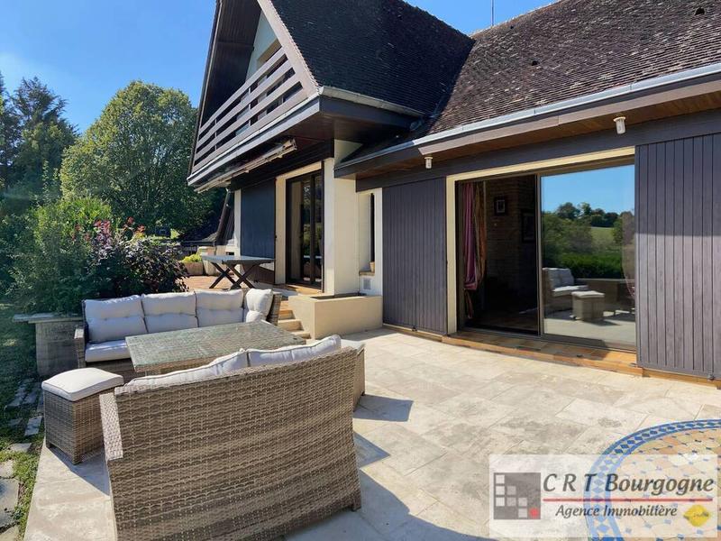 Maison - 374 m² - 9 pièces