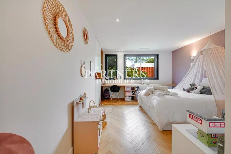 Maison - 350 m² - 6 pièces