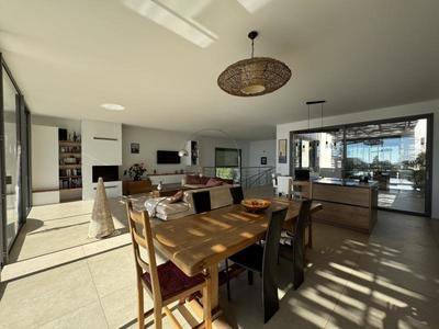 Maison - 301 m² - 9 pièces