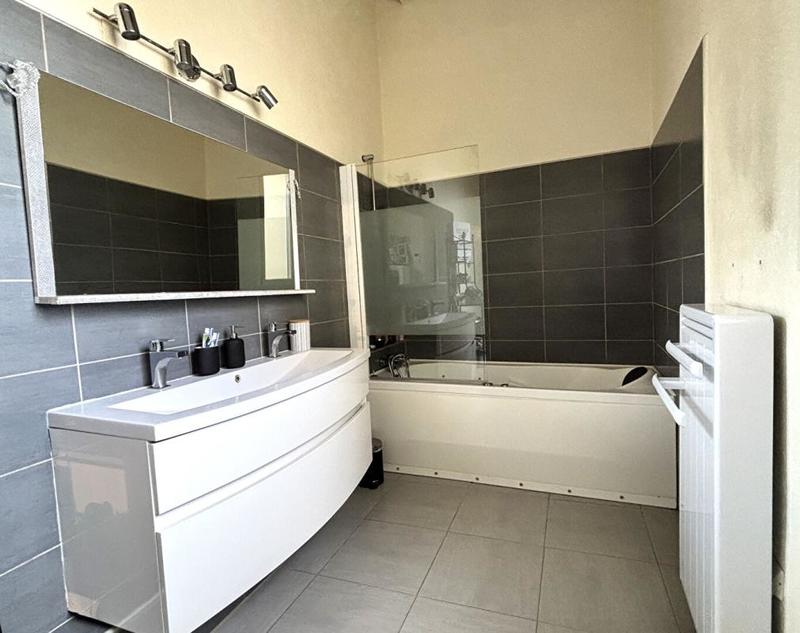 Maison - 340 m² - 10 pièces