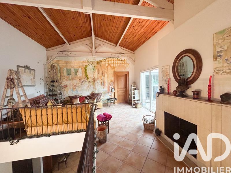 Maison - 370 m² - 8 pièces