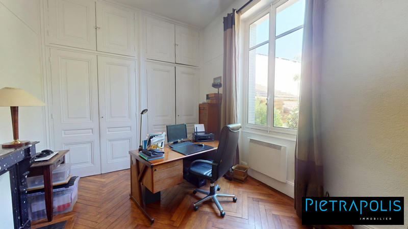 Maison - 251 m² - 9 pièces