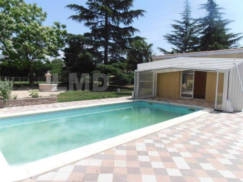 Maison - 230 m² - 13 pièces