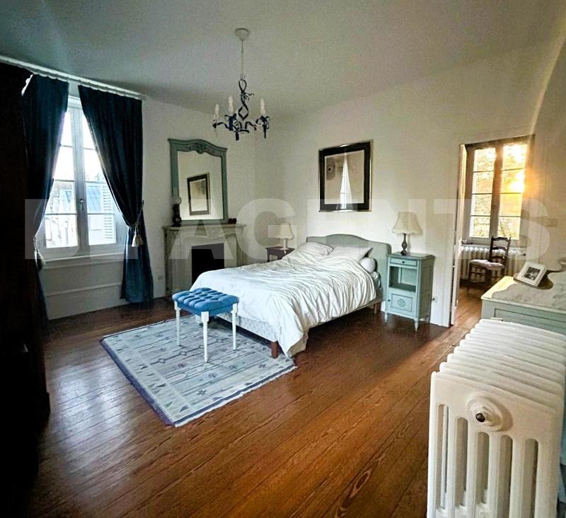 Demeure - 290 m² - 8 pièces