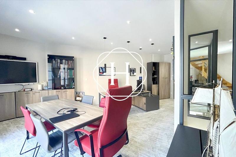 Local commercial - 120 m² - 4 pièces