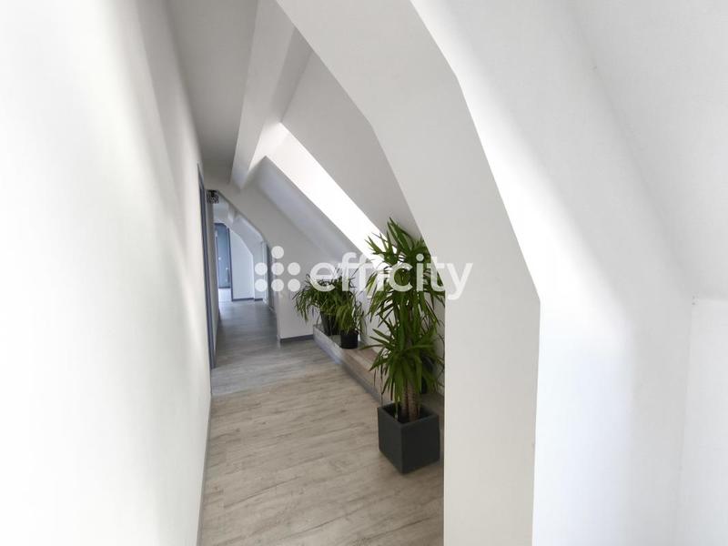 Maison - 176 m² - 9 pièces