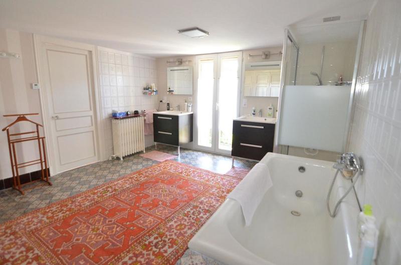 Maison - 250 m² - 9 pièces