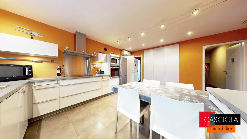 Maison - 200 m² - 6 pièces