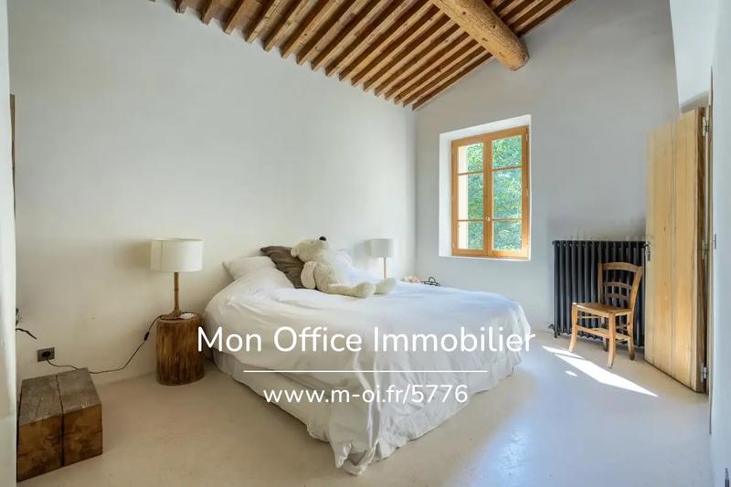 Propriété - 475 m² - 10 pièces