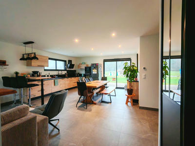 Maison - 98 m² - 5 pièces