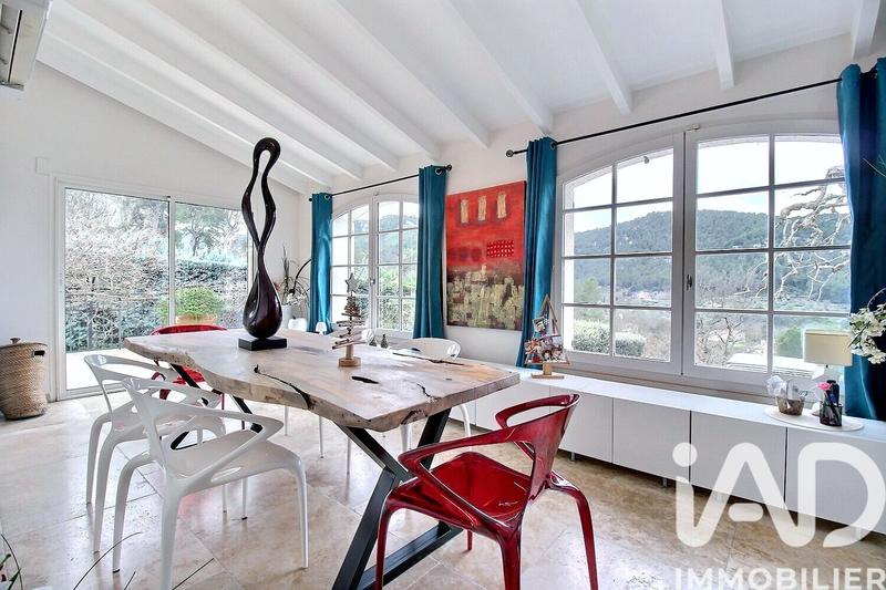 Maison - 200 m² - 5 pièces