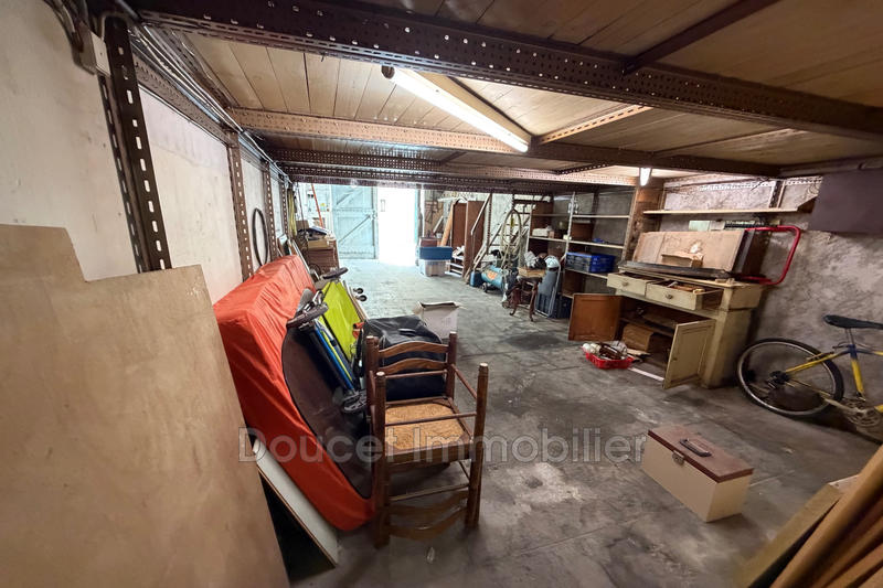 Parking / Garage - 75 m²