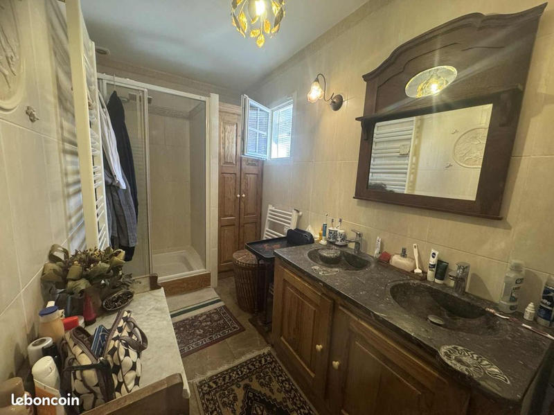 Maison - 230 m² - 9 pièces