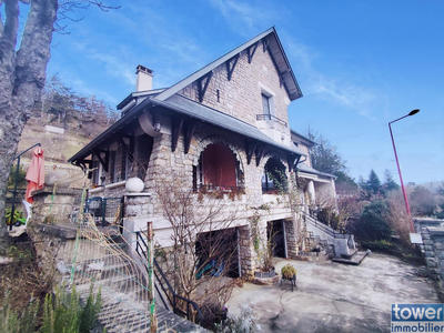 Maison - 224 m² - 8 pièces