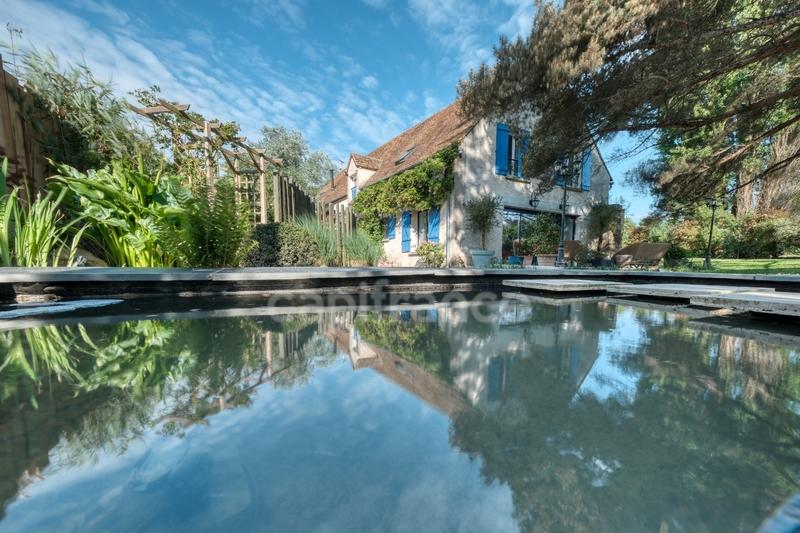 Maison - 215 m² - 9 pièces