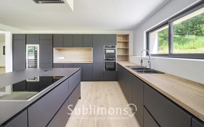 Maison - 220 m² - 6 pièces