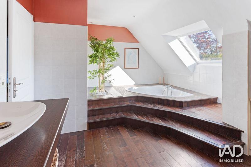 Maison - 283 m² - 8 pièces