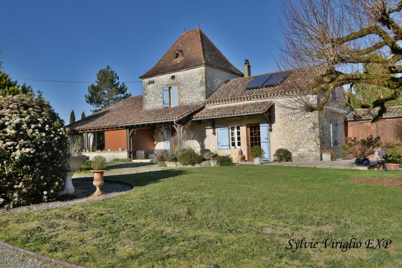 Maison - 207 m² - 6 pièces