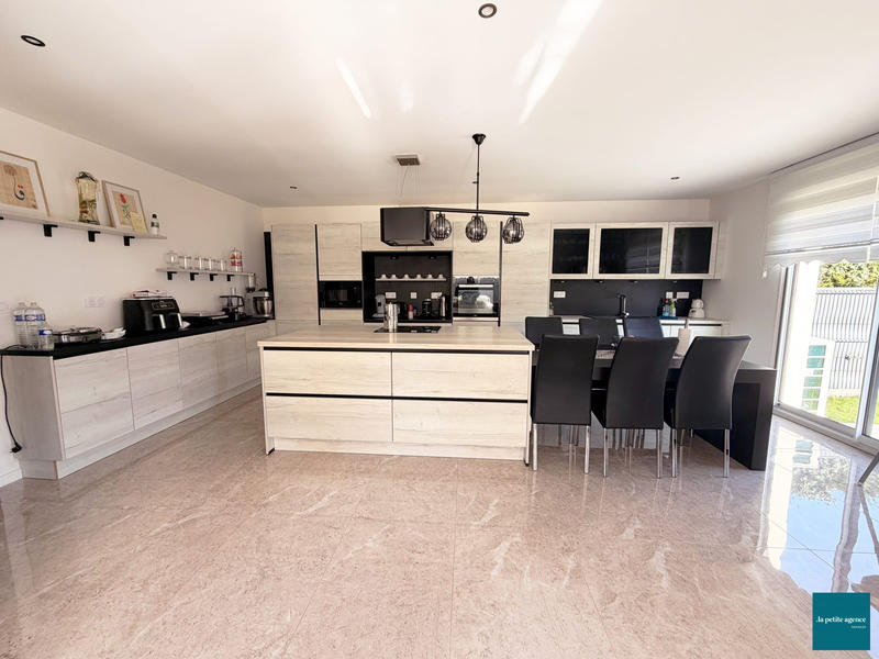Maison contemporaine - 203 m² - 5 pièces