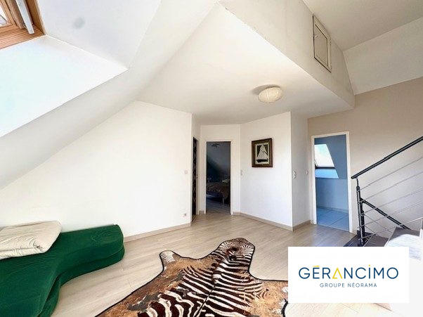 Maison - 241 m² - 7 pièces