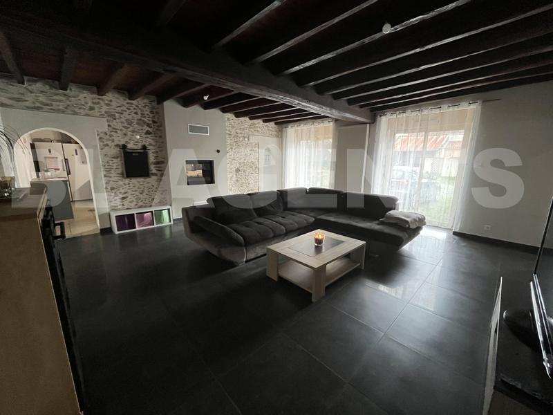 Maison - 270 m² - 10 pièces