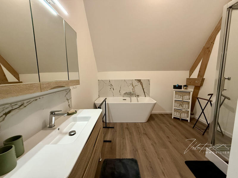 Maison - 277 m² - 8 pièces