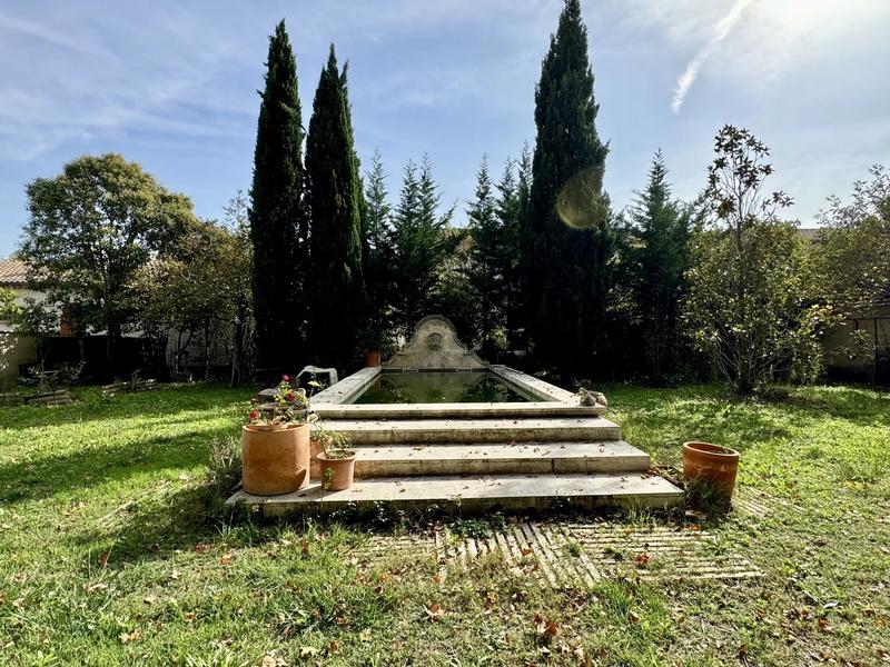 Maison - 325 m² - 13 pièces