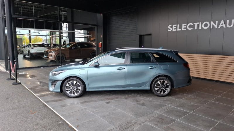 Kia Cee'd_Sw ceed Sw III 1.6 Gdi Isg Phev Active Bu Dct6