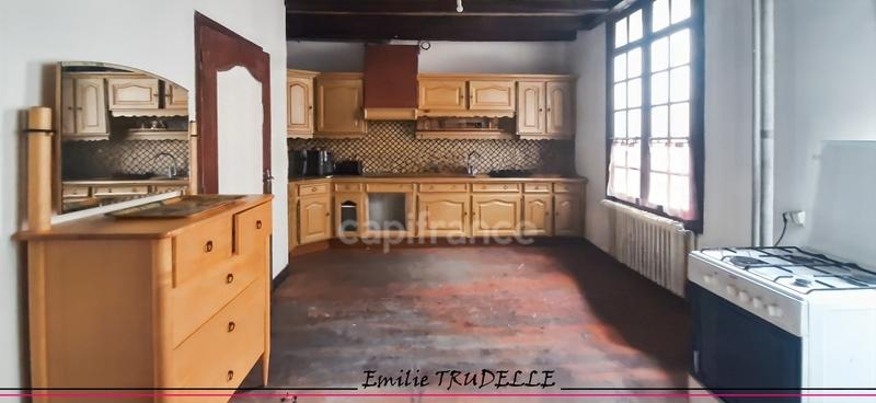 Maison - 222 m² - 8 pièces