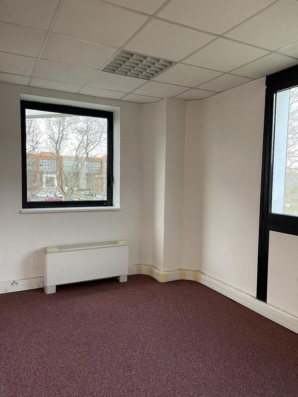 Bureau - 100 m² - 5 pièces