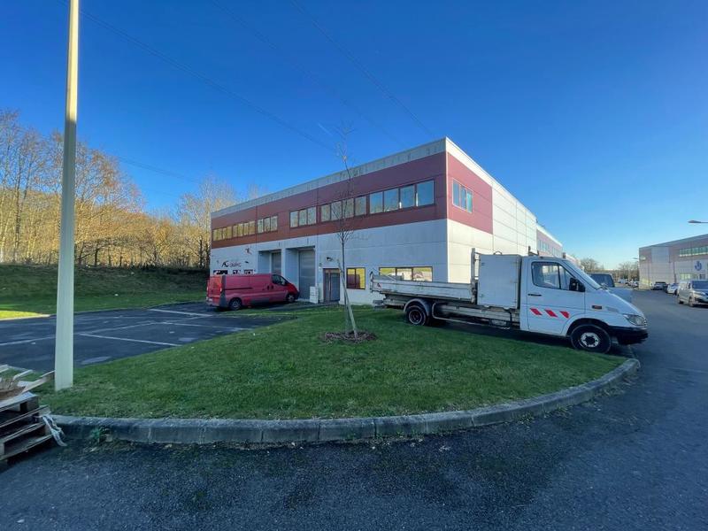 Local commercial - 679 m²