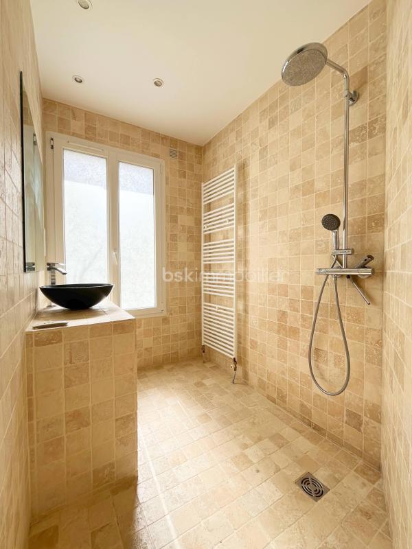 Maison - 210 m² - 6 pièces