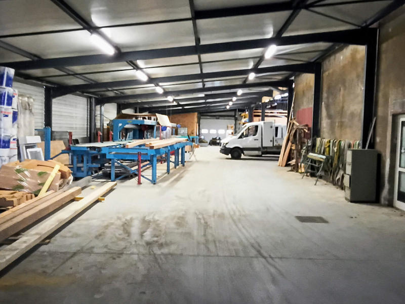 Local commercial - 2 200 m² - 3 pièces