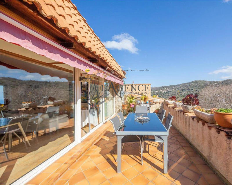 Maison - 271 m² - 9 pièces