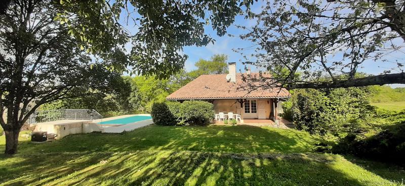 Maison - 384 m² - 18 pièces