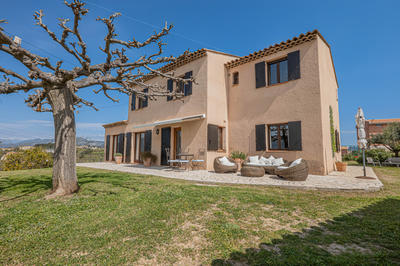 Maison - 180 m² - 8 pièces