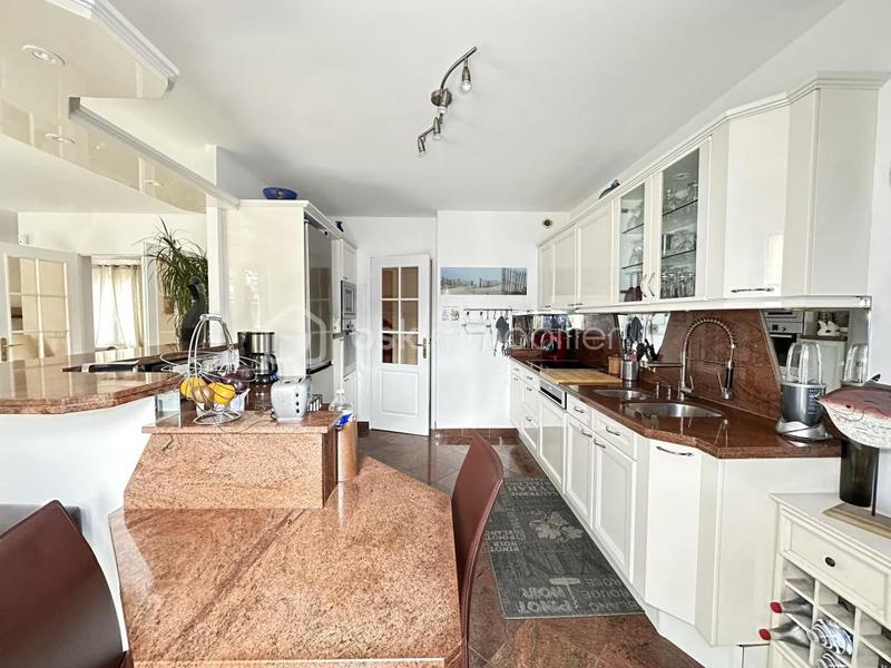 Maison traditionnelle - 170 m² - 6 pièces