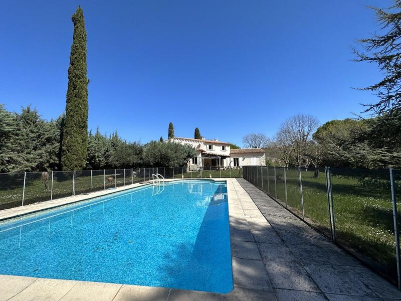 Villa - 236 m² - 8 pièces