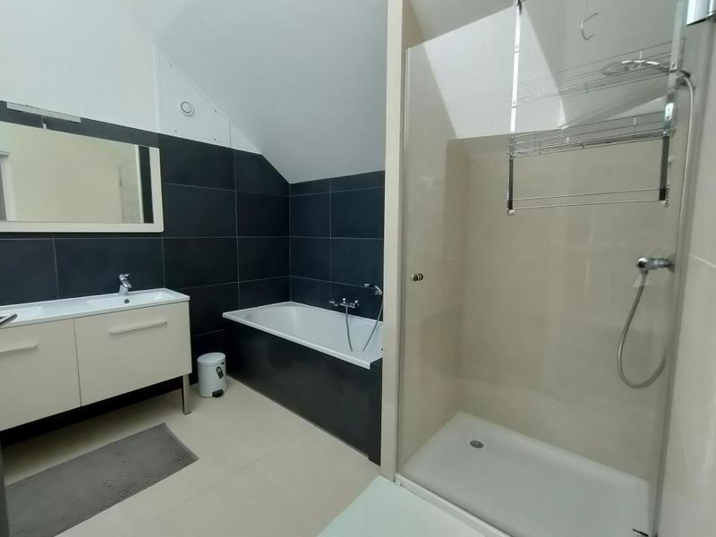 Maison - 218 m² - 5 pièces